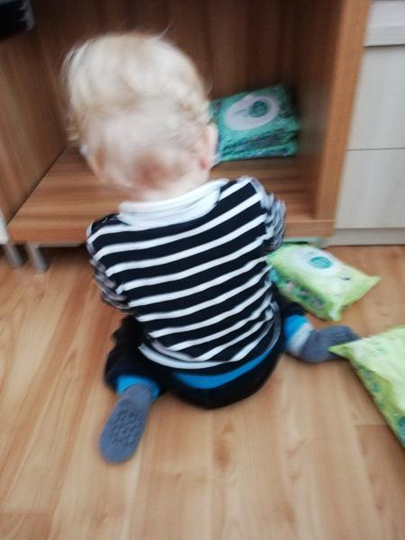 Sedenie 10 mesačného bábätka