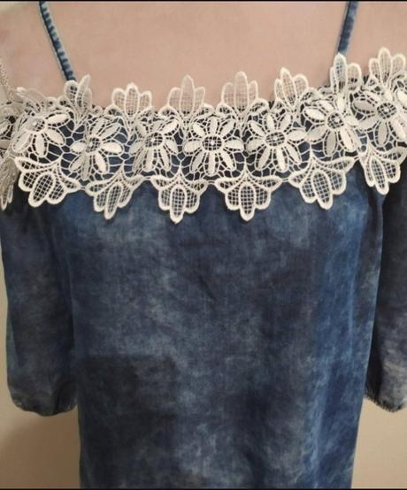 Riflové šaty s krajkou, m