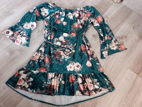 Krásne zamatové šaty, 