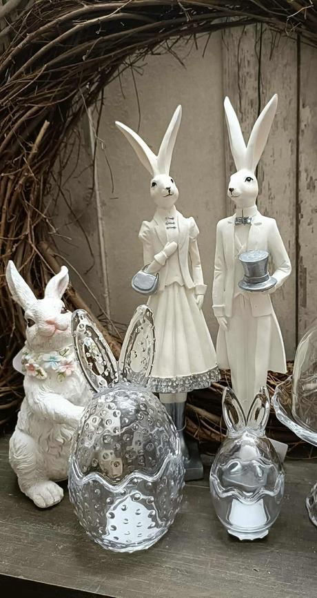 Sklenená dóza s vekom so zajačími uškami,