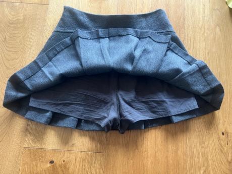 Skladaná suknička, zara,140