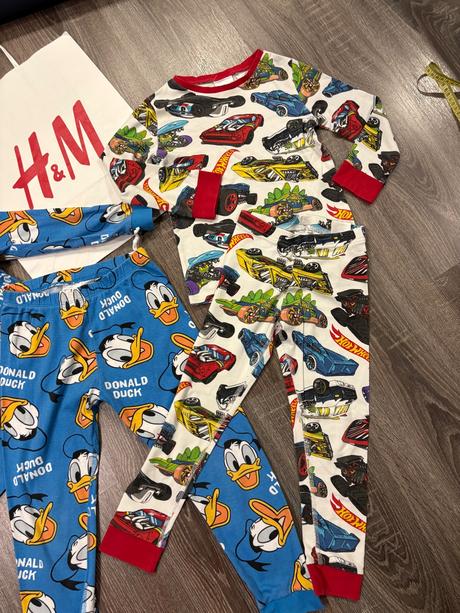 H&m detske pyžamka donald duck a hot wheels, h&m,110