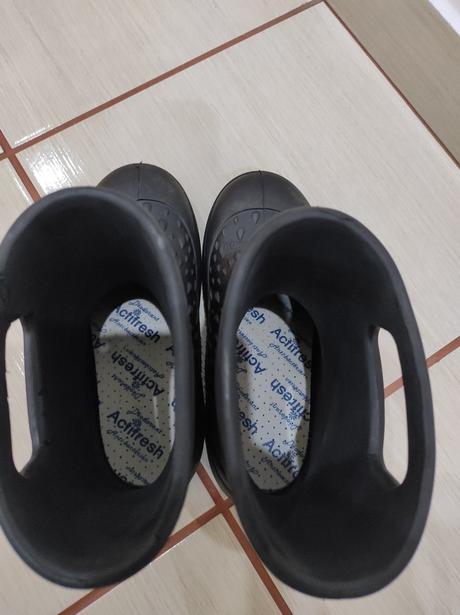 Gumáky, 32
