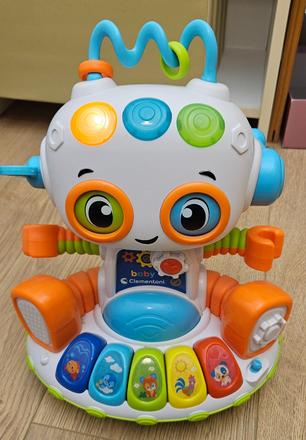 Interaktívny robot clementoni,