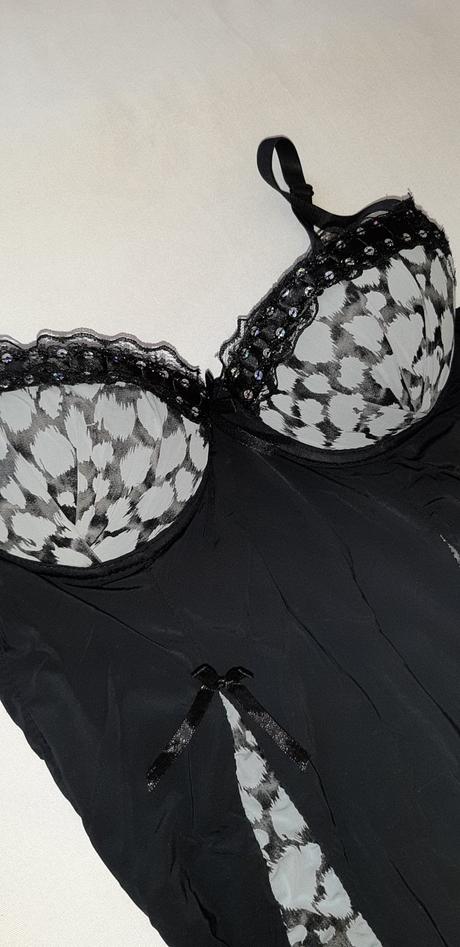 Čierna košielka, s