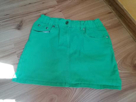 Zelená mini sukňa, 134