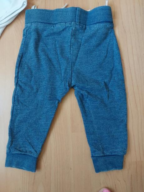 Pudlove nohavice, 74