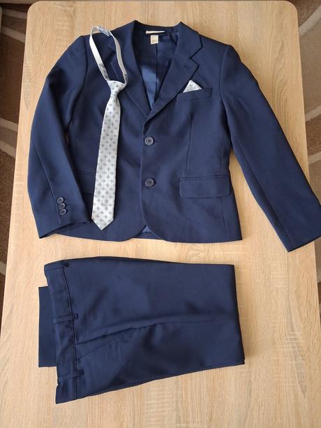 Chlapčenský oblek, 146