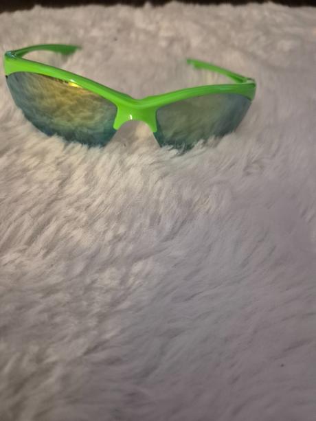 Športové detské slnečné okuliare,