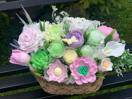 Mydlova kytica v košíku, 