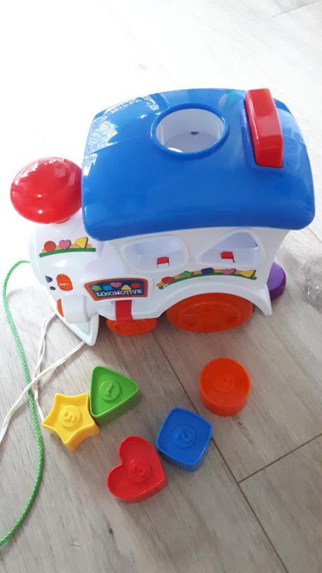 Vkladacka vlacik, hudba, tvary, cisla,