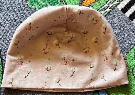 Krasna ciapka kupovana v bublinke top stav, 86