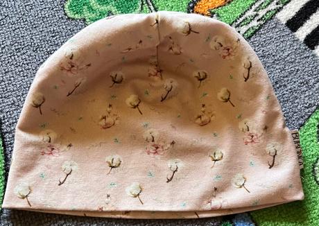 Krasna ciapka kupovana v bublinke top stav, 86