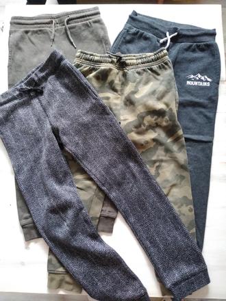 4 tepláky, 122–134