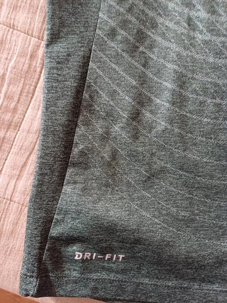 Parádne športové tričko nike dri- fit č.s, s