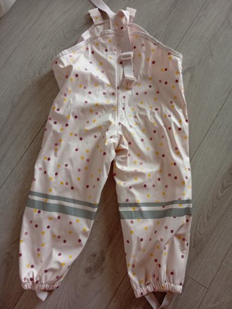 Nohavice do dazda, lupilu,104