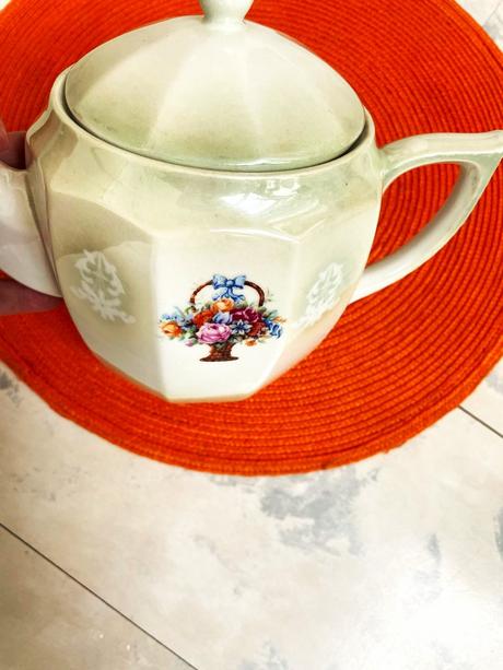 Starožitný perleťový čajník, 