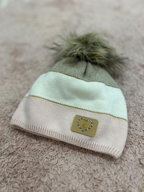 Zateplené čiapky s brmbolcom na zimu, <50