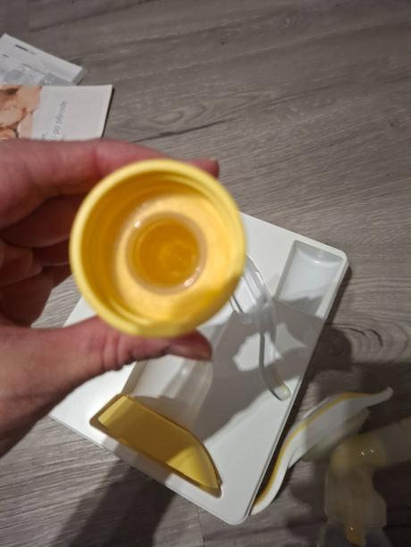 Manuálna odsávačka materského mlieka, 