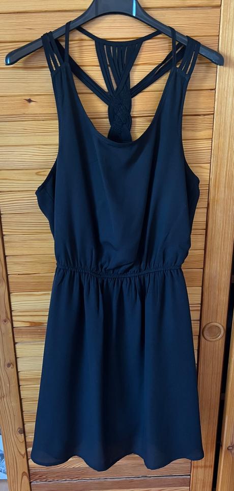 Čierne šaty s vypletaným chrbátom, gate,xs