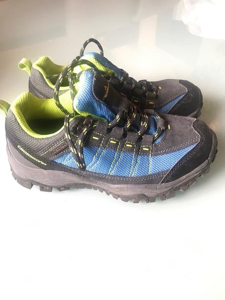 Turisticke topanky, 33