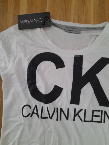 Nové a zánovné dámske tričká veľkosť m,l cena 4e,, l