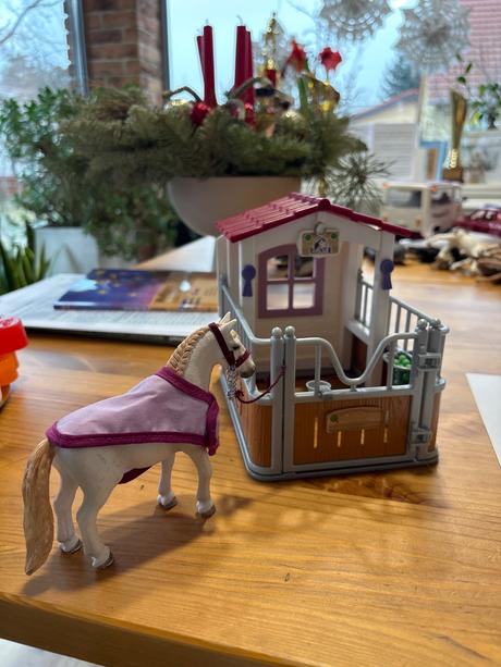 Schleich stajňa s koňom,