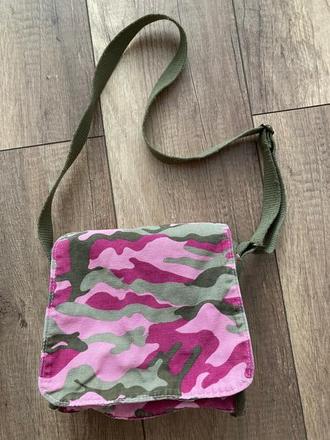 Crossbody taska zn. c&a,