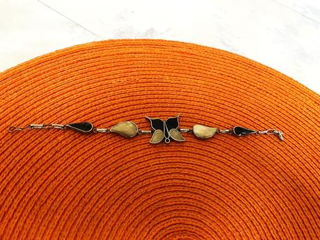 Zaujímavý perleťový náramok,