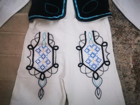 Ľudový odev predaný,ukázka, 