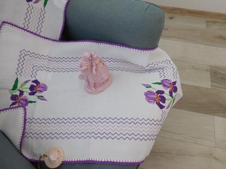 Lilové kvety ručne vyšitý set obrusov, 