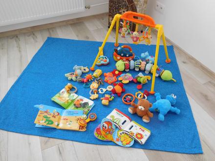 Deka modrá nová + hrkálky, 