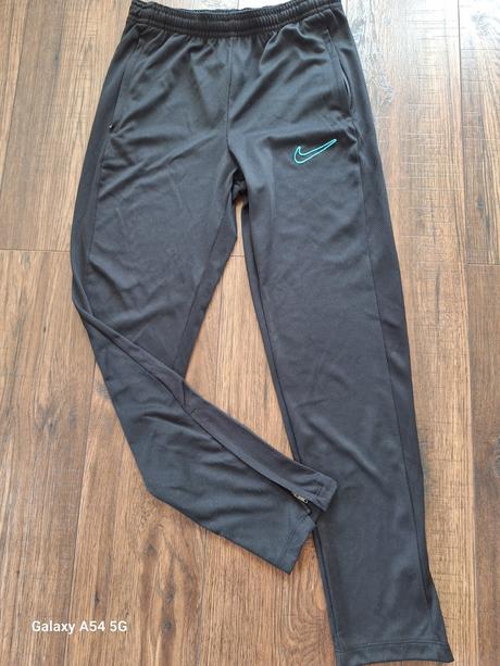 Sportove nike teplaky, nike,152