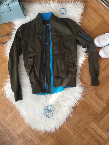 Alpha industries bombera s azurovo modrym zipsom, xs