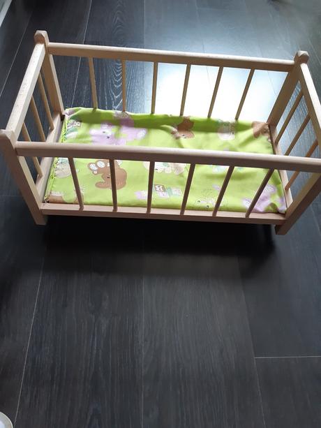 Drevenná kolíska pre bábiky, 