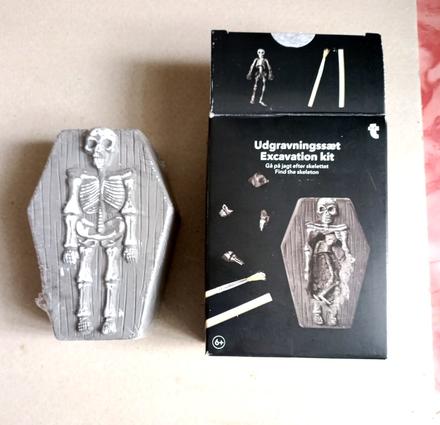 Vykopávanie kostry pre malého archeológa,