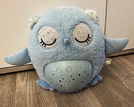 Svietiaca sova so zvukom a projektorom, 