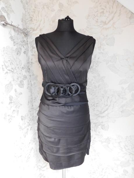 Kvalitne velmi pekne strečove šaty, 36