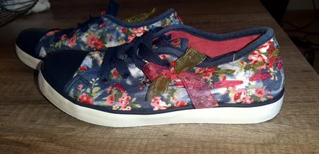 Platené tenisky, 33