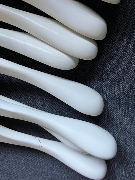 Biele vešiaky nike 6.0, 