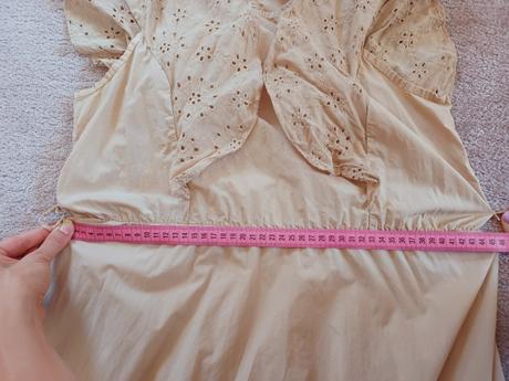 Šaty s volánmi, 36