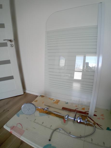 Sklenená vaňová zástena + sprchová hlavica grátis, 