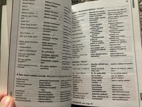 European phrase book & dictionary (berlitz 2001),