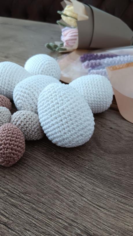 Háčkované vajíčka prírodných farieb, 