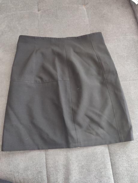 Čierna elegantná sukňa, s