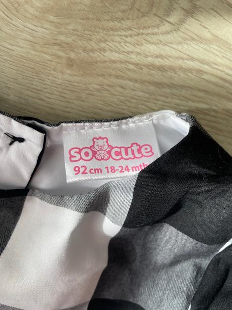 Čiernobiele šaty pre malé dámy, 92