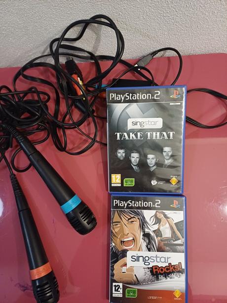 Ps2 hry plus mikrofóny, 