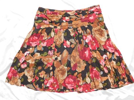 Kvalitna letna velmi pekna sukna, 38