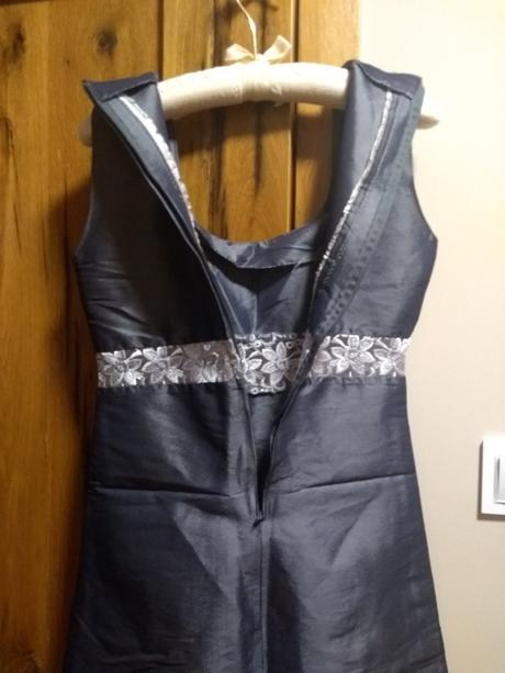 Sivé spoločenské šaty, s