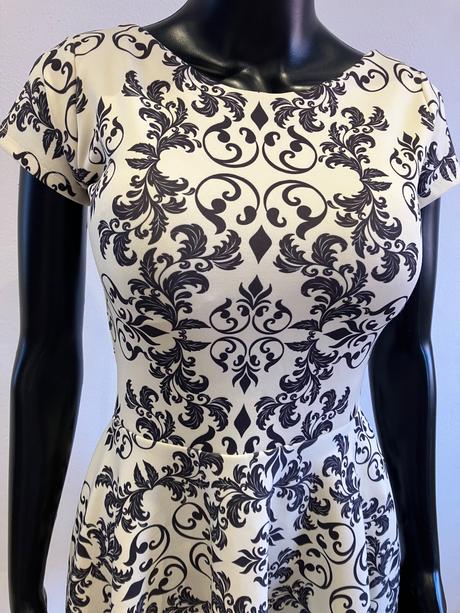 Dámske elegantné šaty vzorované (m), m